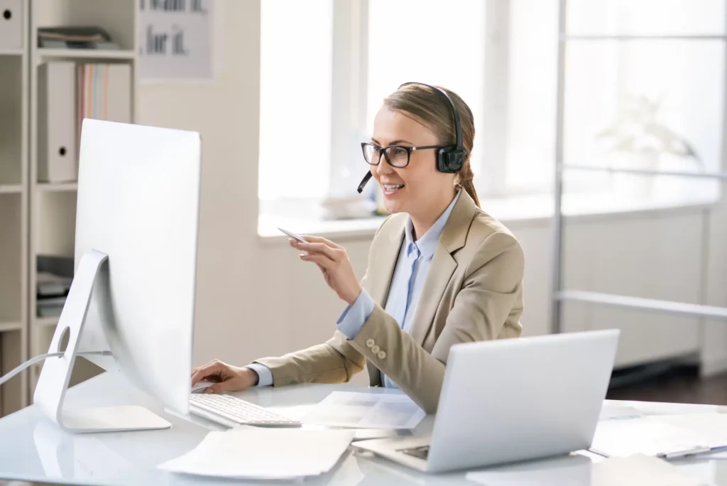 Call center representative solving 445687 scaled 1